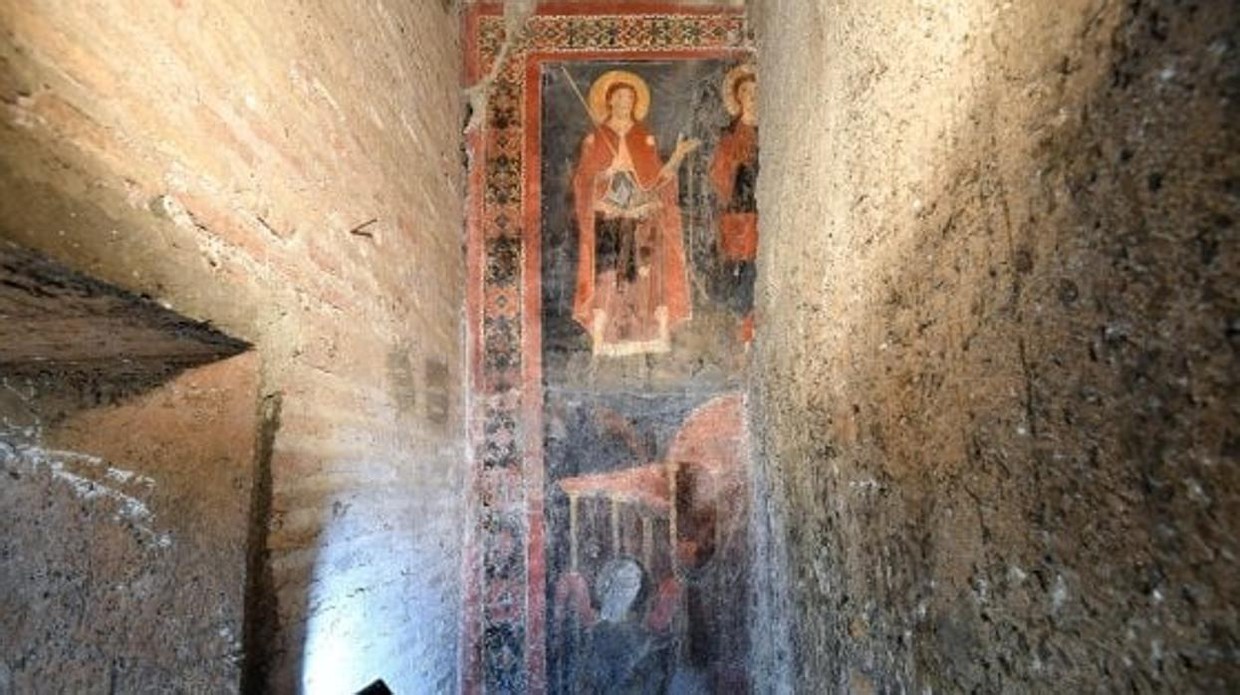 El misterioso fresco medieval oculto tras una pared de una iglesia de Roma durante 900 años