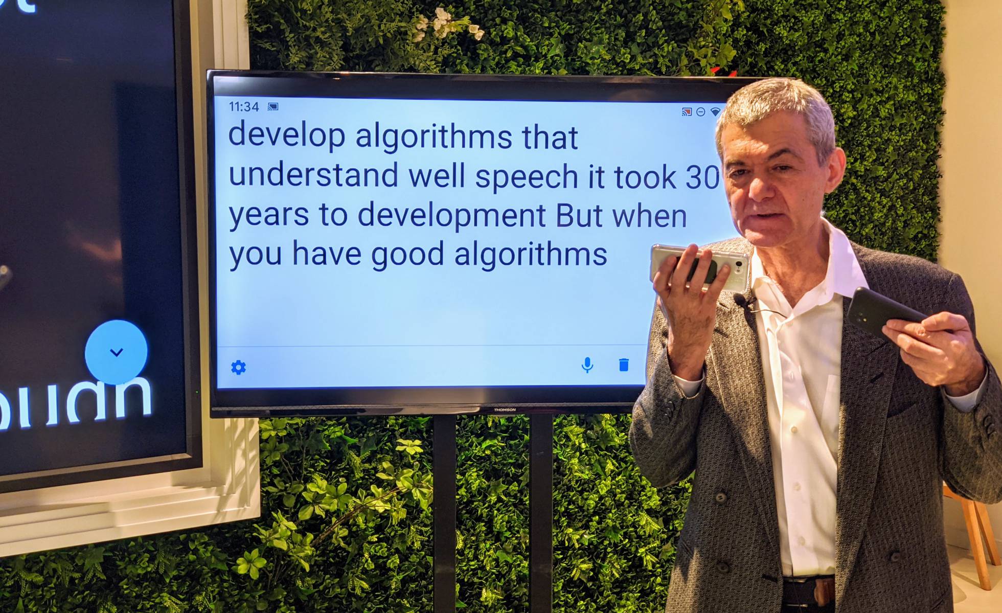 Aplicaciones que subtitulan el día a día y describen la vida en tiempo real