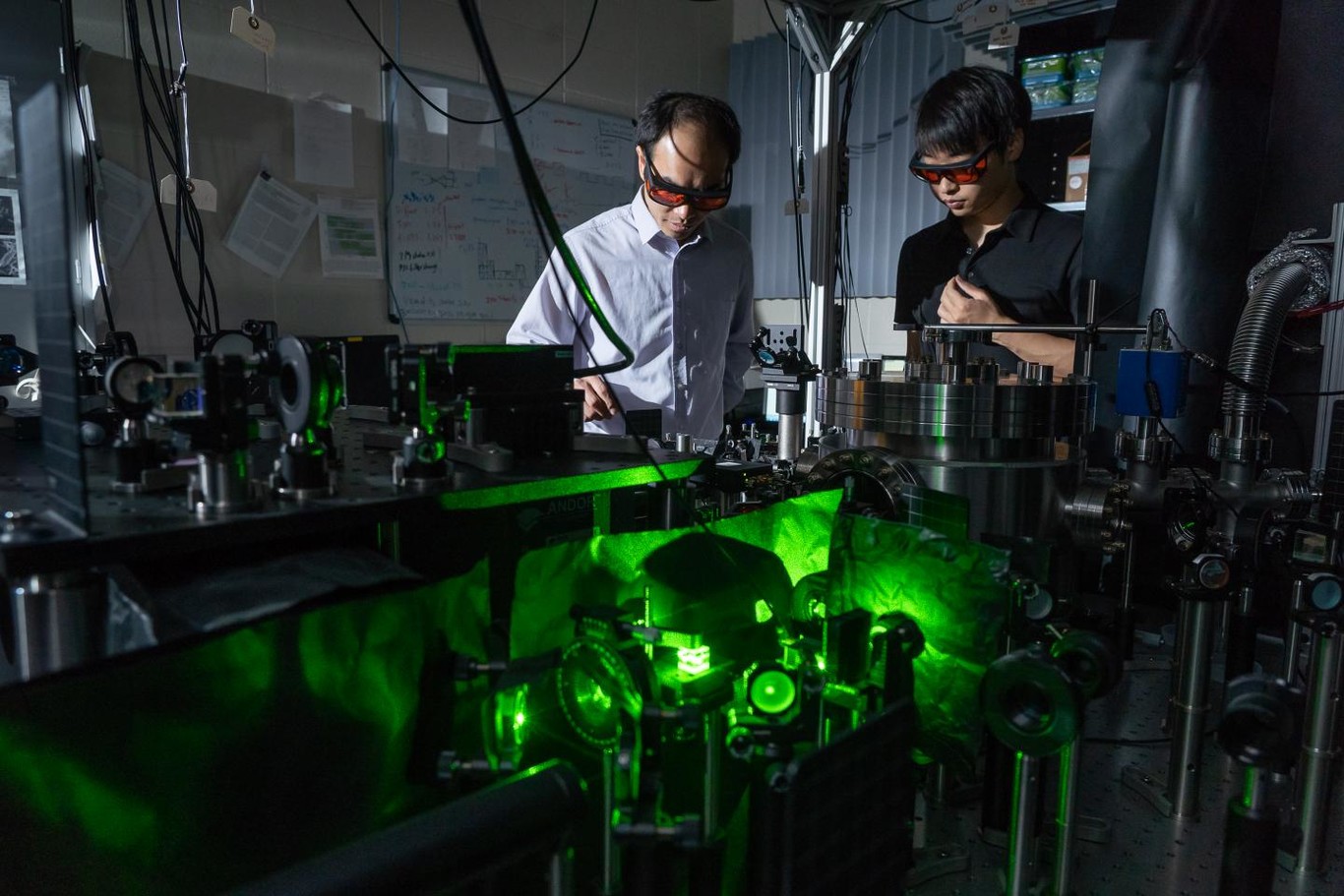 Estos científicos hicieron rotar un objeto a 300 mil millones de revoluciones por minuto para entender cómo funciona el vacío