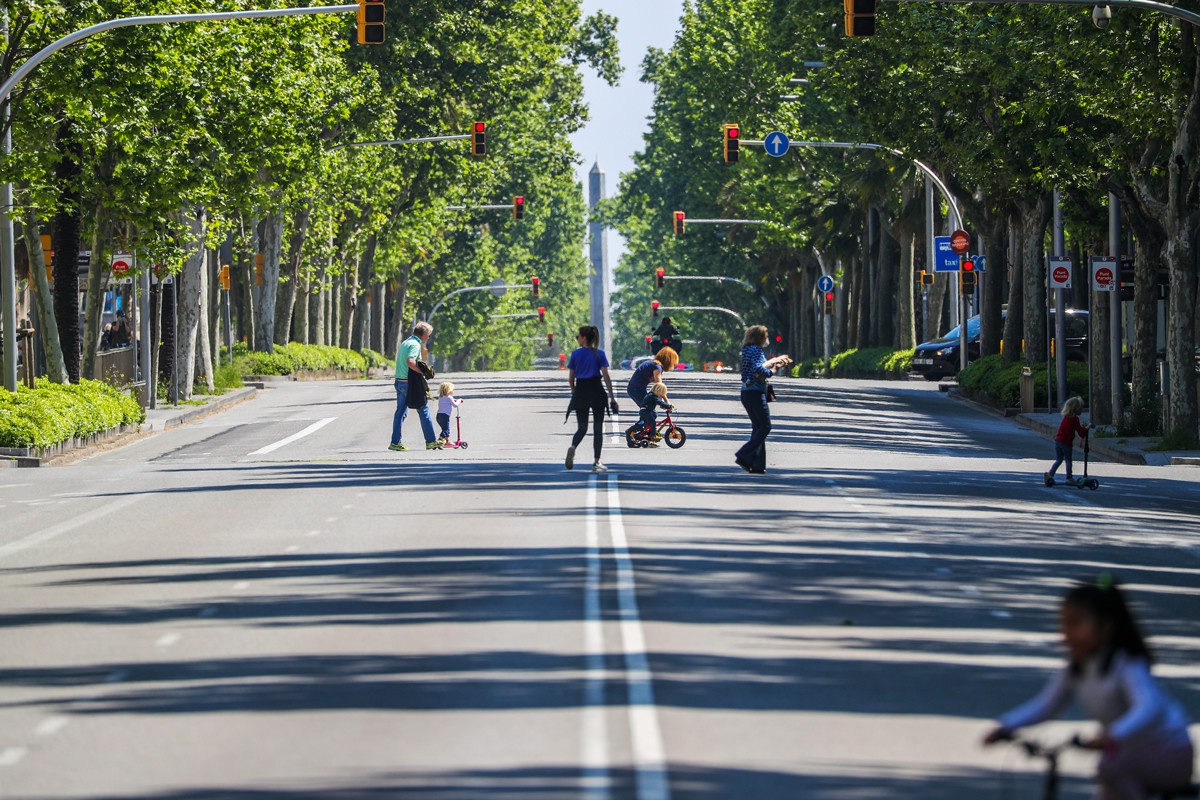 Vermú en la terraza sí; visitar a tus padres no: por qué el aire libre parece menos arriesgado