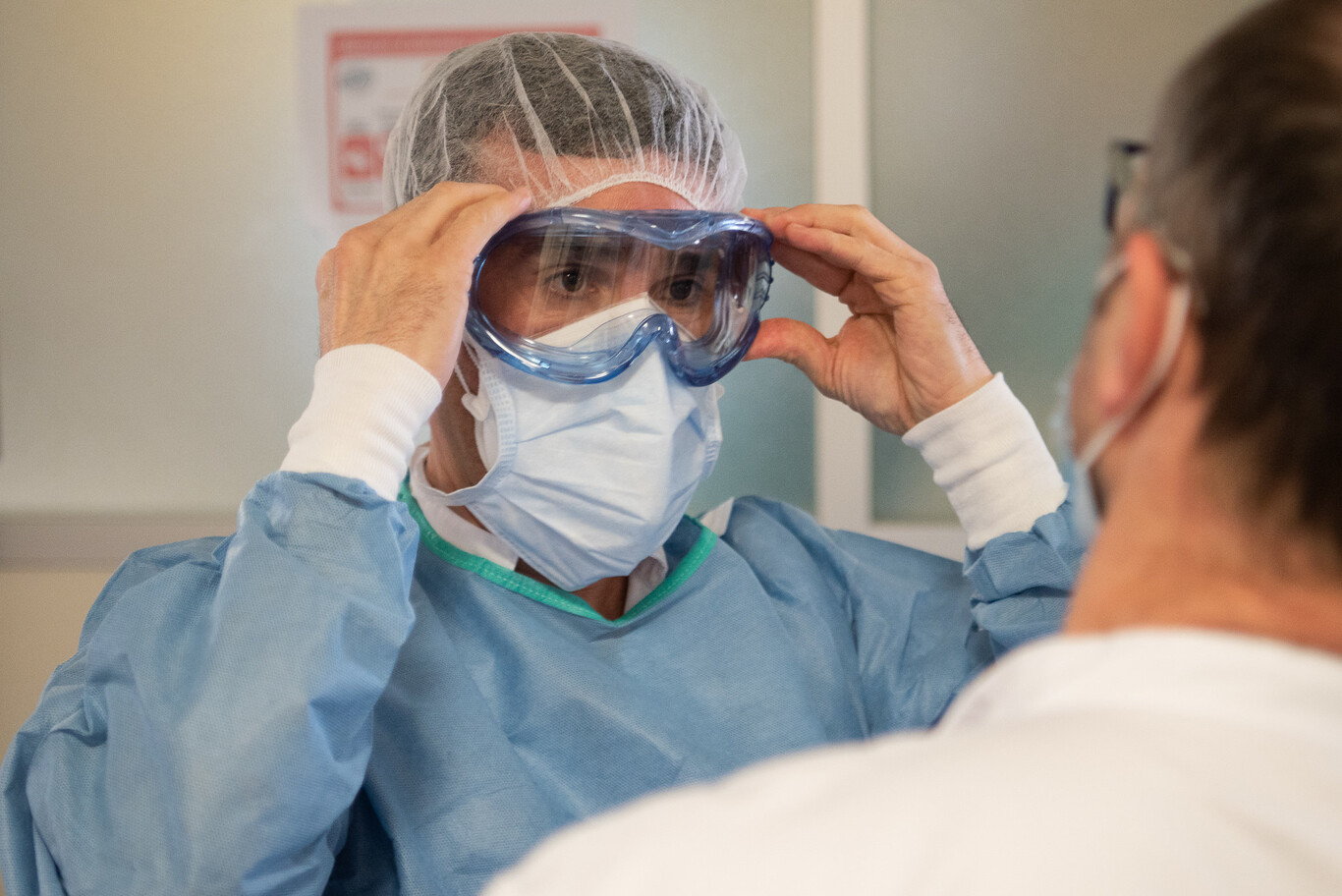 Más de 4.000 libras por inocularte voluntariamente el coronavirus: lo que sabemos de los "ensayos de provocación" que probarán las nuevas vacunas