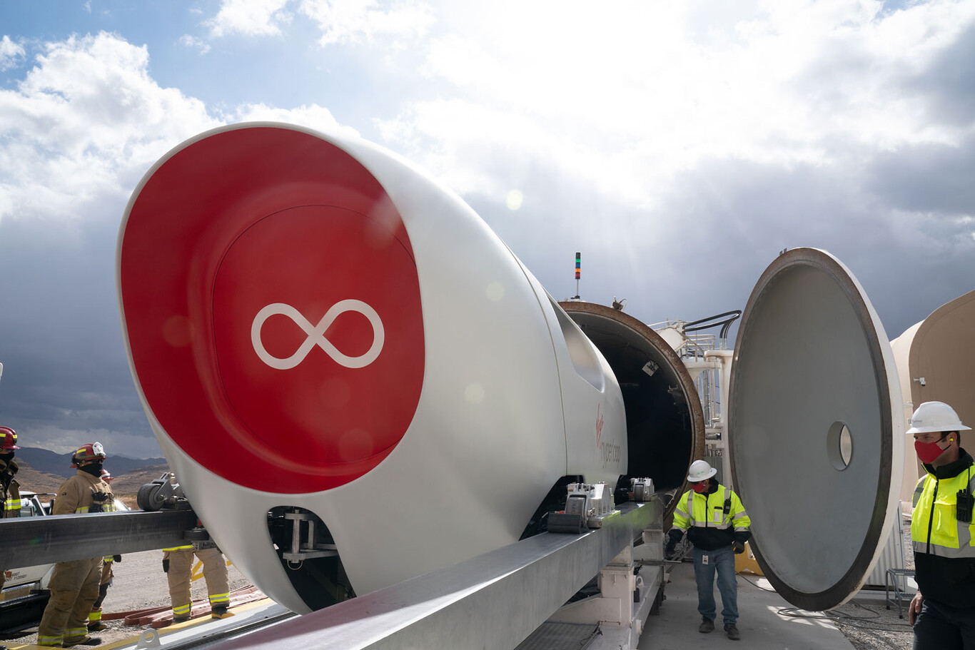 Hyperloop Virgin realiza con éxito su primer viaje con pasajeros: un importante paso en el desarrollo del "transporte del futuro"