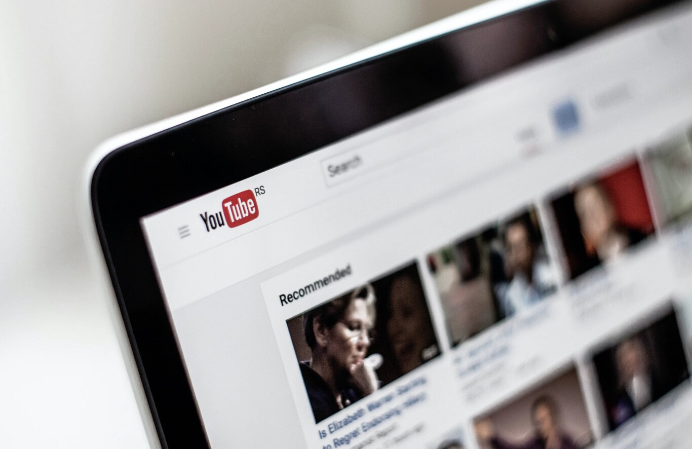 YouTube meterá anuncios en vídeos de pequeños creadores, pero no les dará ni un euro por ello