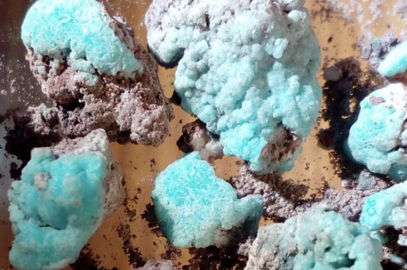 Descubren un nuevo mineral, la petrovita: así es este mineral forjado en las tierras volcánicas de Kamchatka en Rusia