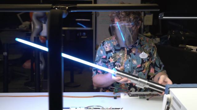 Disney muestra en vídeo su sable láser retráctil