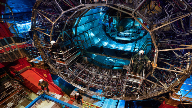 Las tres razones por las que el astrofísico Martin Rees, cree que el CERN podría destruir la Tierra