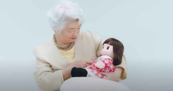 Takara Toys creó un nieto robot para acompañar a los abuelos