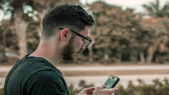 Una nueva función de Android permite controlar el móvil utilizando expresiones faciales