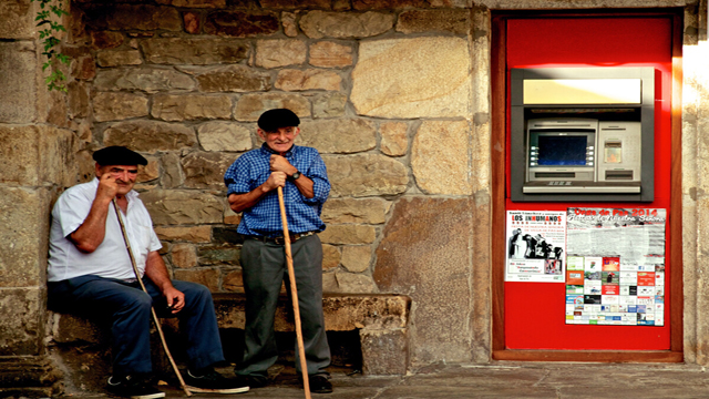 Los mayores de España se han rebelado contra la banca digital
