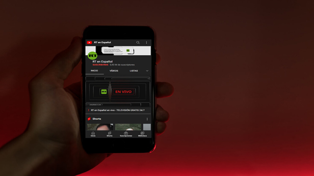 RT y los demás medios rusos podrán seguir en YouTube y Google