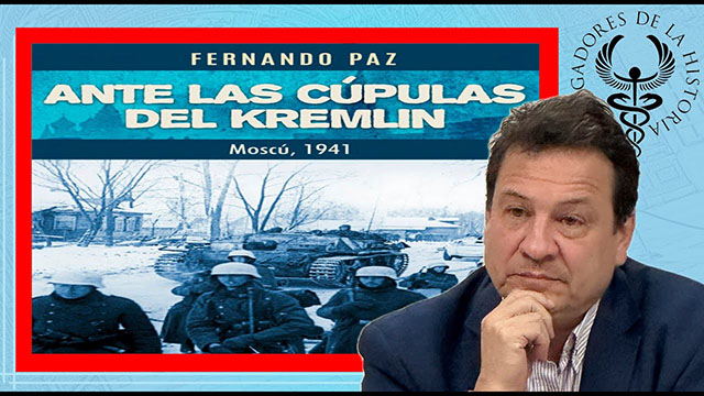 ANTE LAS CÚPULAS DEL KREMLIN MOSCÚ 1941 por Fernando Paz